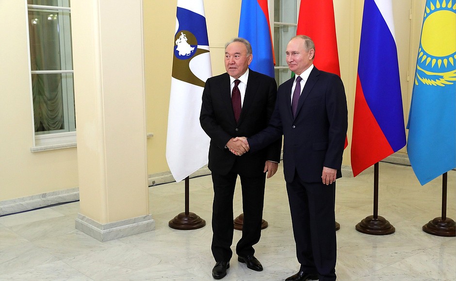 With first President of Kazakhstan Nursultan Nazarbayev before the Supreme Eurasian Economic Council meeting.