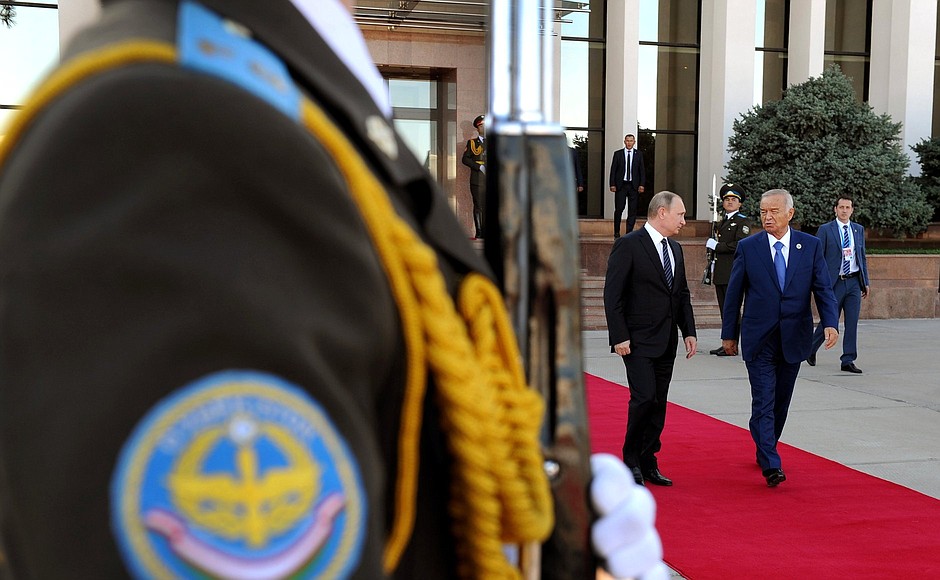 Перед отлётом из Ташкента. С Президентом Узбекистана Исламом Каримовым.