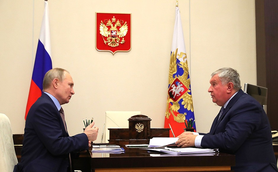 С главным исполнительным директором, председателем правления компании «Роснефть» Игорем Сечиным.