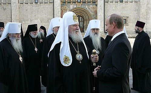 After the reception in honour of the reunification of the Russian Orthodox Church. With Patriarch of Moscow and all-Russia Aleksei II and members of the Holy Synod of the Russian Orthodox Church.