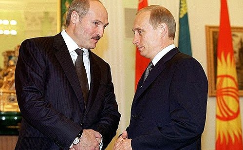 Before the start of a session of the Eurasian Economic Community Interstate Council with President Aleksandr Lukashenko of Belarus.