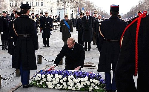 President Putin laying a wreath at the Tomb of the Unknown Soldier at the Arc de Triomphe.