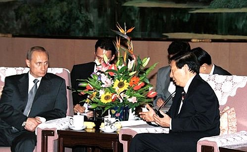 С Премьером Государственного Совета Китайской Народной Республики Чжу Жунцзи.