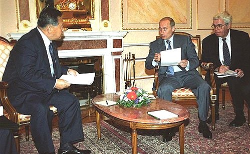 President Putin meeting with the former Japanese Prime Minister Yoshiro Mori.