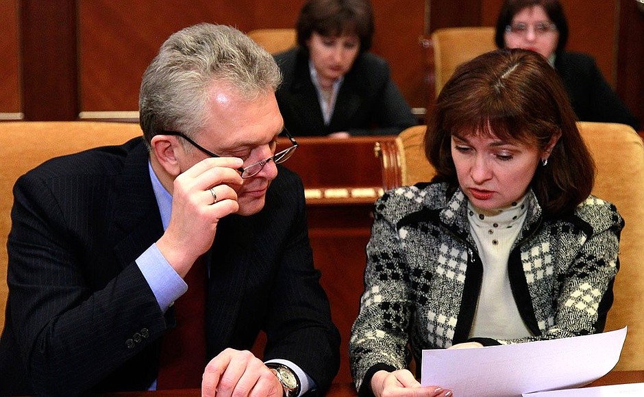 Industry and Trade Minister Viktor Khristenko and Economic Development Minister Elvira Nabiullina before the meeting on improving labour conditions.