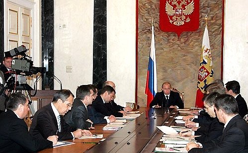 Meeting with cabinet members.