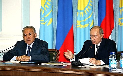 На совещании с руководителями приграничных регионов России и Казахстана. Слева – Президент Казахстана Нурсултан Назарбаев.