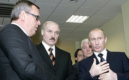 At the VTB Bank\'s Belarus office. With President and Chairman of the Board of VTB Andrei Kostin (left) and President of Belarus Alexander Lukashenko.