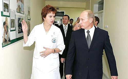 В Президентском перинатальном центре. С директором центра Аллой Самойловой.