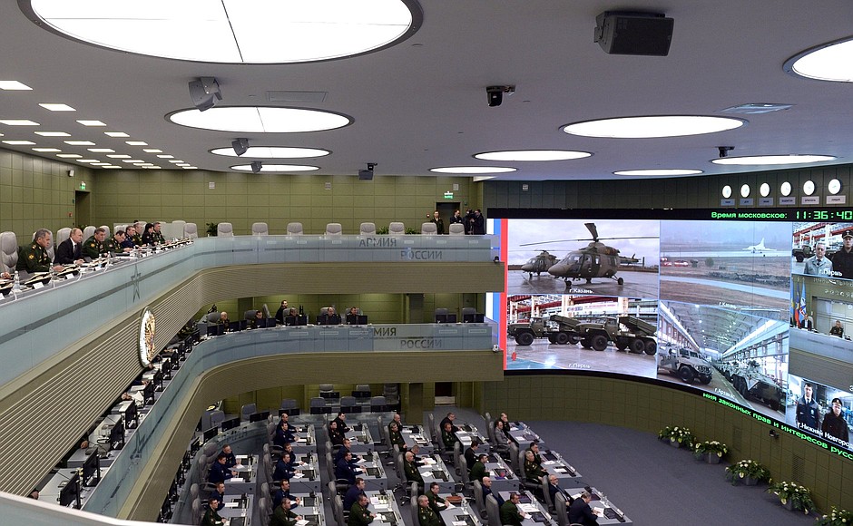 Владимир Путин посетил Национальный центр управления обороны Российской Федерации, где провёл Единый день приёмки военной продукции.