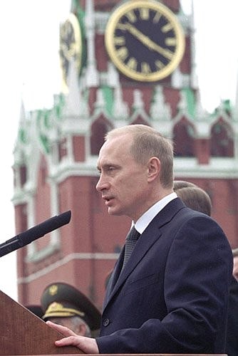 MOSCOW. President Putin addressing participants in the military parade dedicated to the 56th anniversary of Victory in the Second World War.