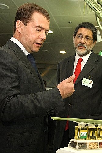 В штаб-квартире государственной нефтегазовой компании Бразилии «Петробраз». С президентом компании Сержио Габриэли.