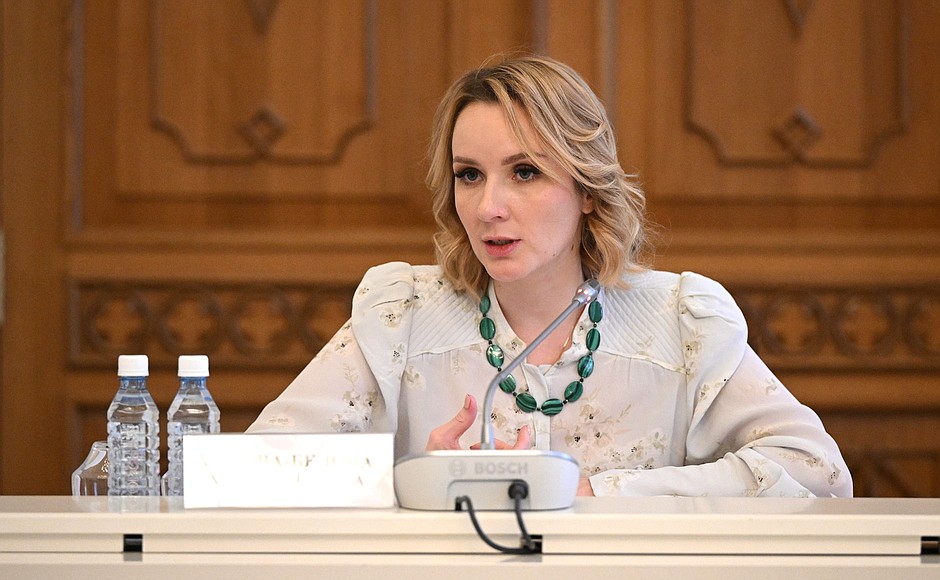 Presidential Commissioner for Children's Rights Maria Lvova-Belova during a meeting with Sverdlovsk Region Governor Yevgeny Kuyvashev.
