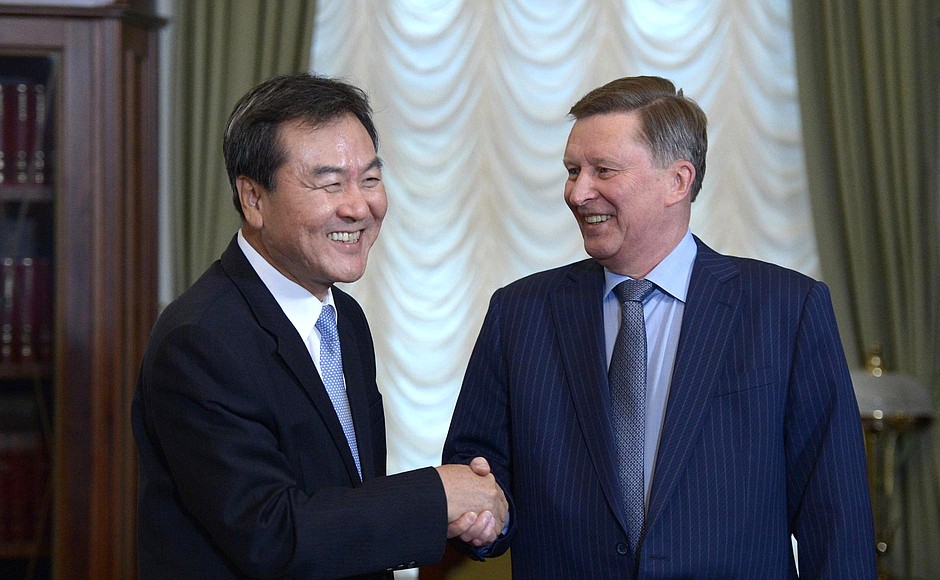 С президентом Группы разработки финансовых мер борьбы с отмыванием денег (ФАТФ) Шин Дже-Юном.