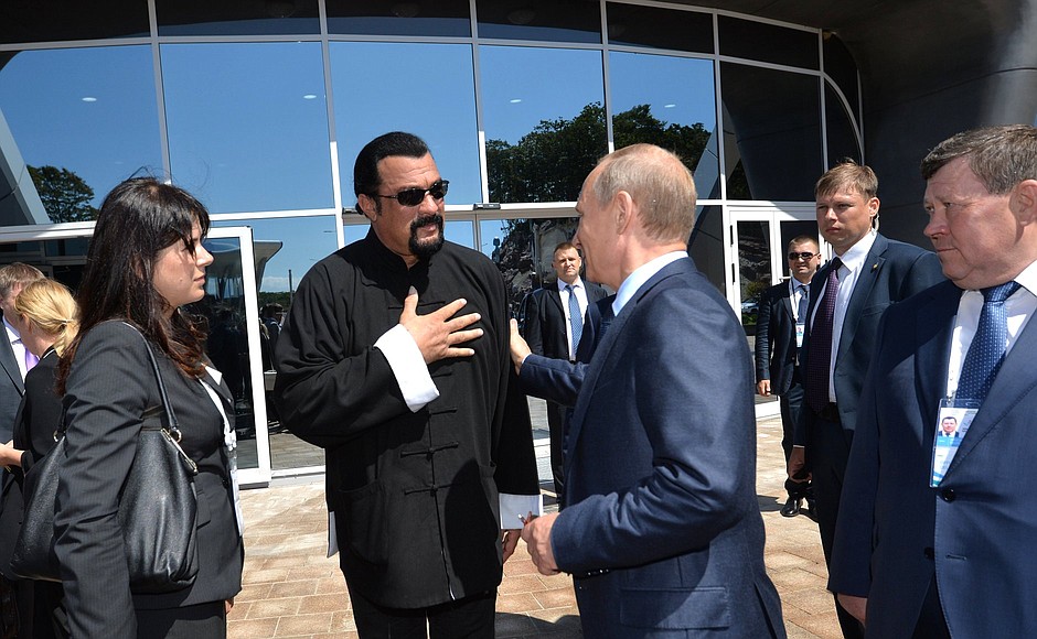 After visit to Russky Island Oceanarium. With US actor Steven Seagal.