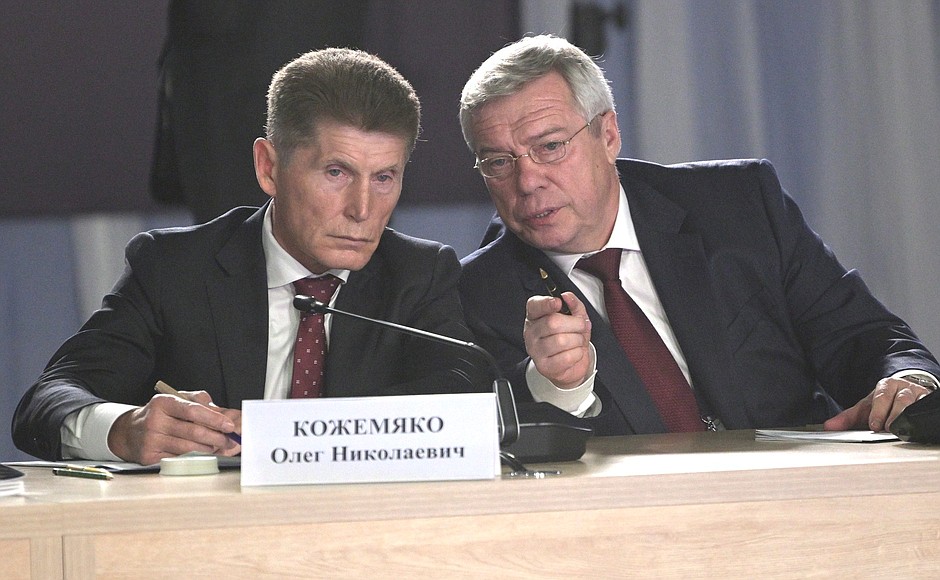 Primorye Territory Governor Oleg Kozhemyako, left, and Rostov Region Governor Vasily Golubev at a meeting of the Council for the Development of Physical Culture and Sport.