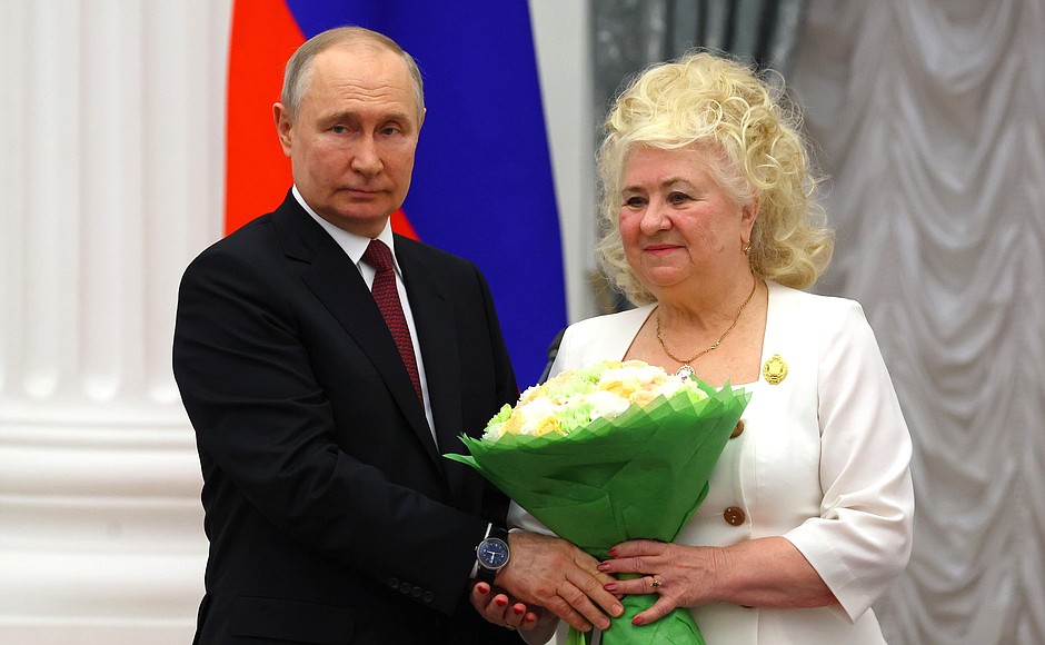 Ceremony for presenting state decorations. The Honorary Title People’s Teacher of the Russian Federation is awarded to Nina Budarina, teacher and mentor of Hero of the Russian Federation Alexei Osokin.