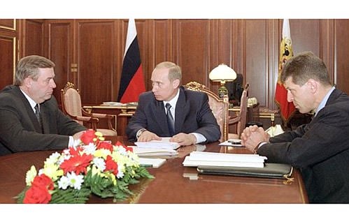 С Председателем Госдумы Геннадием Селезневым (слева) и заместителем Руководителя Администрации Президента Дмитрием Козаком.