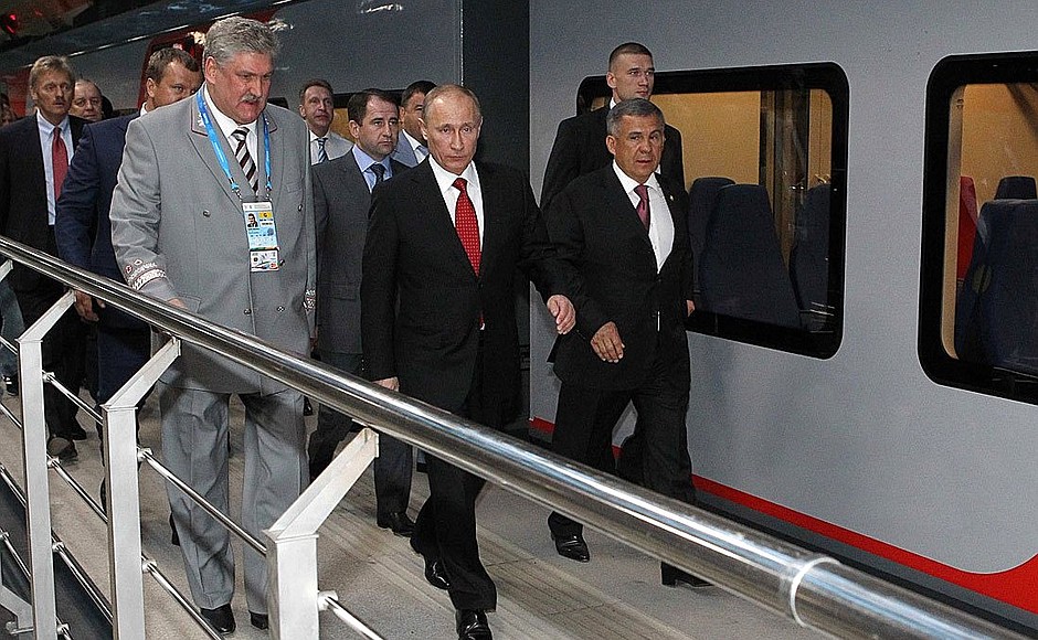 Inspecting the station of the new intermodal aeroexpress service. With President of Tatarstan Rustam Minnikhanov (on the right) and First Vice President of Russian Railways Vadim Morozov.