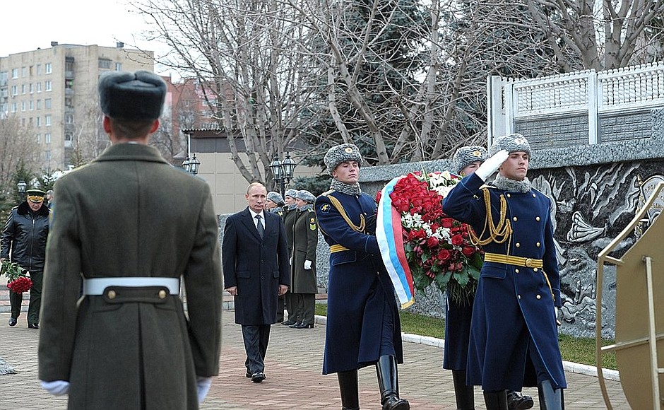 While visiting the Ryazan General Margelov Higher Airborne Command School, Vladimir Putin laid a wreath at the monument to the school’s graduates who were killed in action.