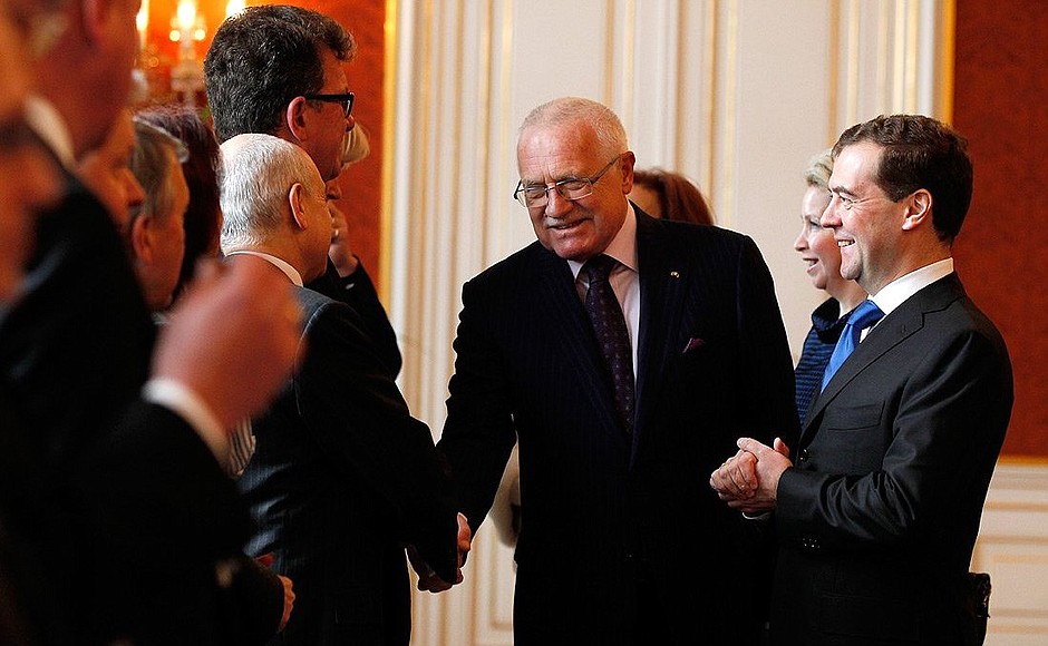 Presenting the members of delegations. With Czech Republic President Vaclav Klaus.
