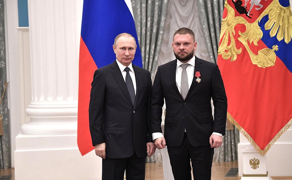 Presentation of state decorations. Yevgeny Poddubny, special correspondent at VGRTK National Radio and Television Broadcasting Company, is awarded the Order for Services to the Fatherland, IV degree.