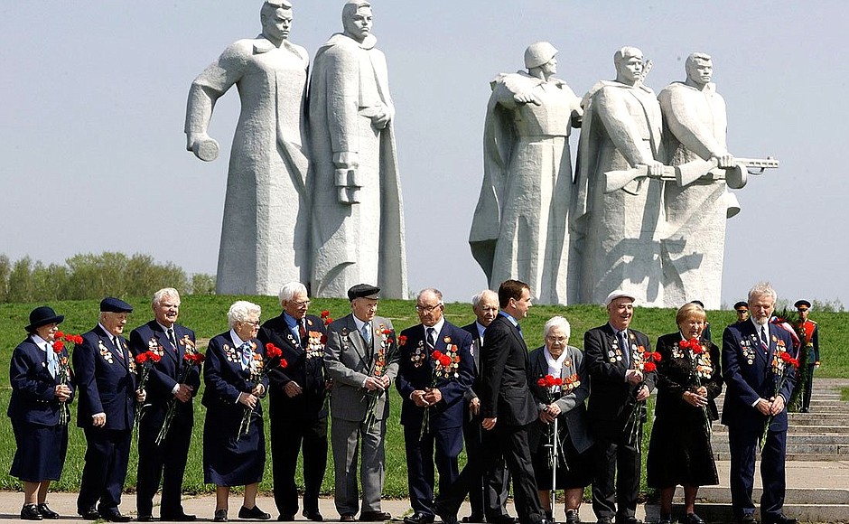 With Great Patriotic War veterans at a monument to the Panfilovtsy heroes near Dubosekovo.