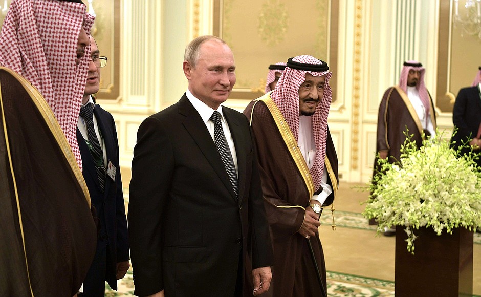 Владимир Путин прибыл с государственным визитом в Саудовскую Аравию. С Королём Саудовской Аравии Сальманом бен Абдель Азизом Аль Саудом.