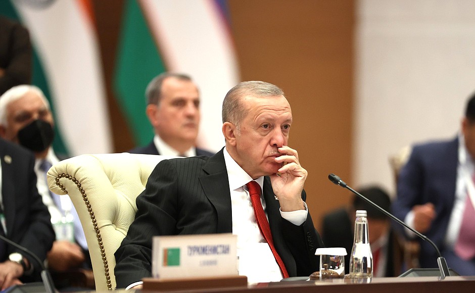 Президент Турецкой Республики Реджеп Тайип Эрдоган на заседании Совета глав государств – членов ШОС в расширенном составе.
