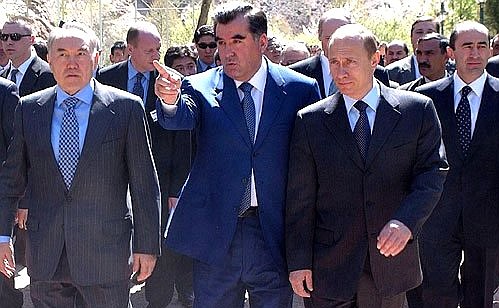 Presidents Nursultan Nazarbayev of Kazakhstan, Emomali Rakhmonov of Tajikistan, Vladimir Putin of Russia and Robert Kocharyan of Armenia before an expanded meeting of the Collective Security Council.