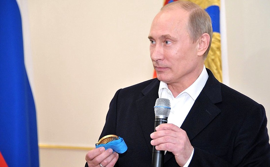 Russian national hockey team players gave Vladimir Putin the World Championship gold medal as a present.