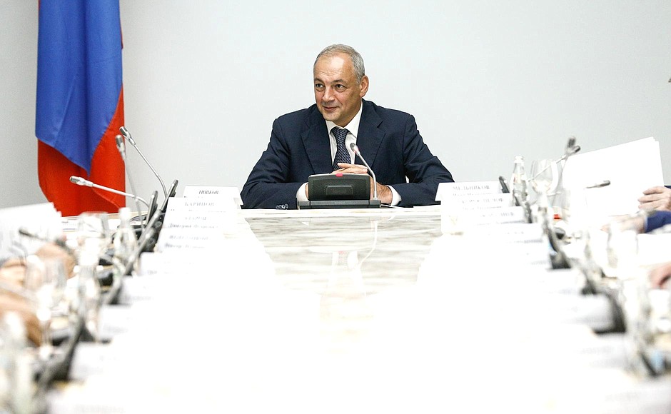 Deputy Chief of Staff of the Presidential Executive Office, Chairman of the Council for Interethnic Relations Presidium Magomedsalam Magomedov at a meeting of the Presidium.