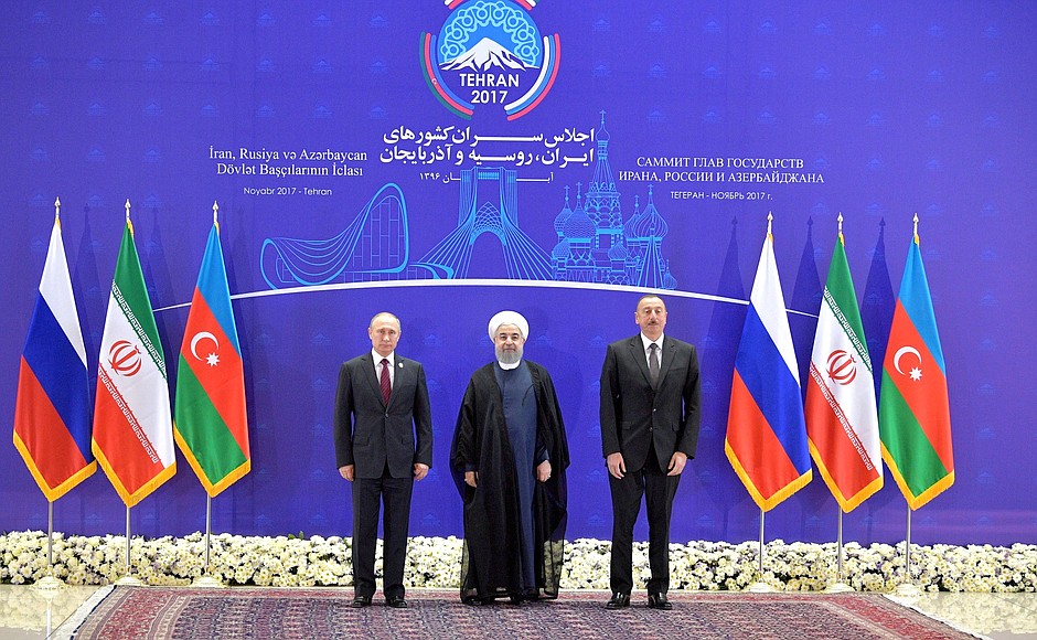 С Президентом Исламской Республики Иран Хасаном Рухани и Президентом Азербайджанской Республики Ильхамом Алиевым.