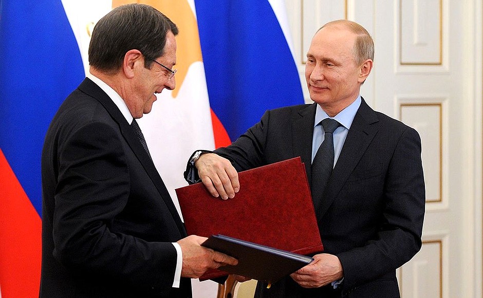 С Президентом Республики Кипр Никосом Анастасиадисом на церемонии подписания российско-кипрских документов.