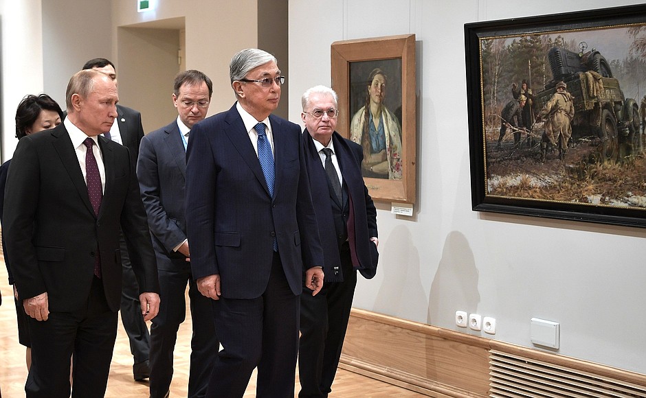 With President of Kazakhstan Kassym-Jomart Tokayev in the hall of paintings by local artists at the Hermitage-Siberia Centre.