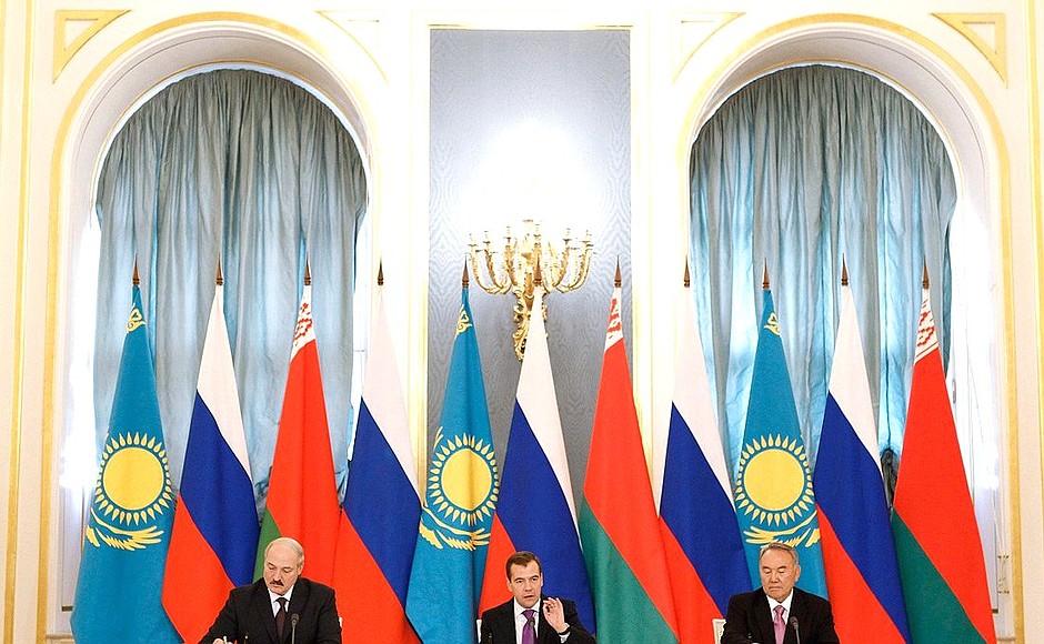 Joint news conference. With President of Belarus Alexander Lukashenko (left), and President of Kazakhstan Nursultan Nazarbayev.
