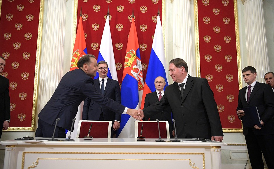 Подписание двусторонних документов по итогам российско-сербских переговоров.