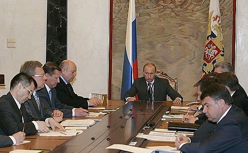 Meeting with cabinet members.