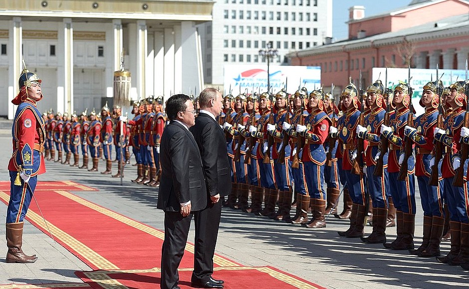 Официальная церемония встречи. С Президентом Монголии Цахиагийн Элбэгдоржем.