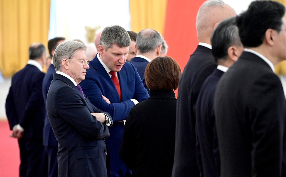 Minister of Transport Vitaly Savelyev (to the left) and Minister of Economic Development Maxim Reshetnikov before the official welcoming ceremony.