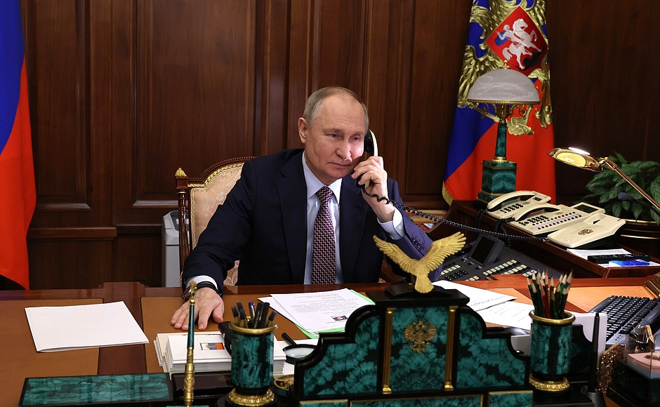 Vladimir Putin talked by telephone with Ksenia Mazneva, who took part in the New Year Tree of Wishes charity campaign.