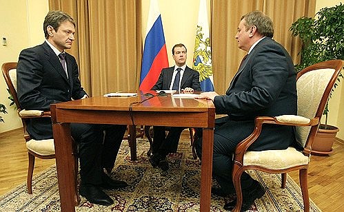 С губернатором Краснодарского края Александром Ткачёвым (слева) и исполняющим обязанности мэра Сочи Анатолием Пахомовым.