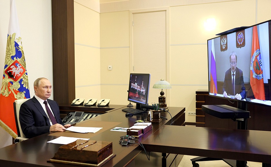 Встреча с губернатором Алтайского края Виктором Томенко (в режиме видеоконференции).