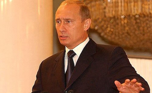 President Putin addressing the Congress of Municipal Communities.