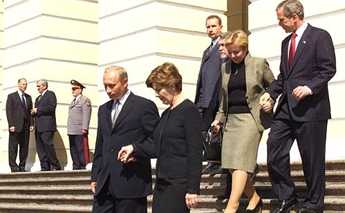 President Putin and President George Bush with their spouses after visiting the Russian Museum.