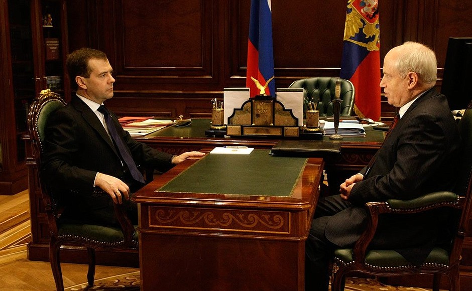 С Исполнительным секретарём СНГ Сергеем Лебедевым.