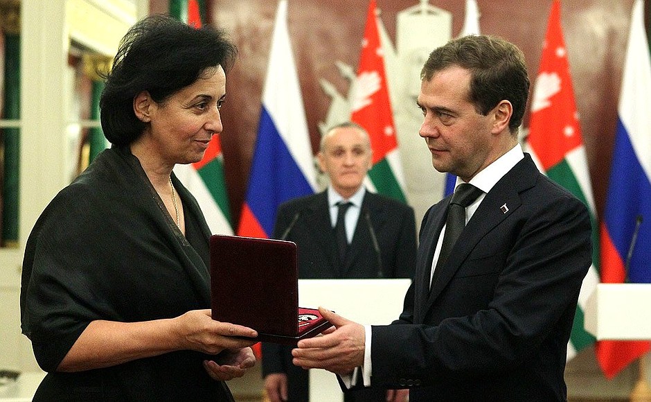 Dmitry Medvedev presented The Order of Courage to Marina Shonia, widow of Abkhazian President in 2005–2011 Sergei Bagapsh.