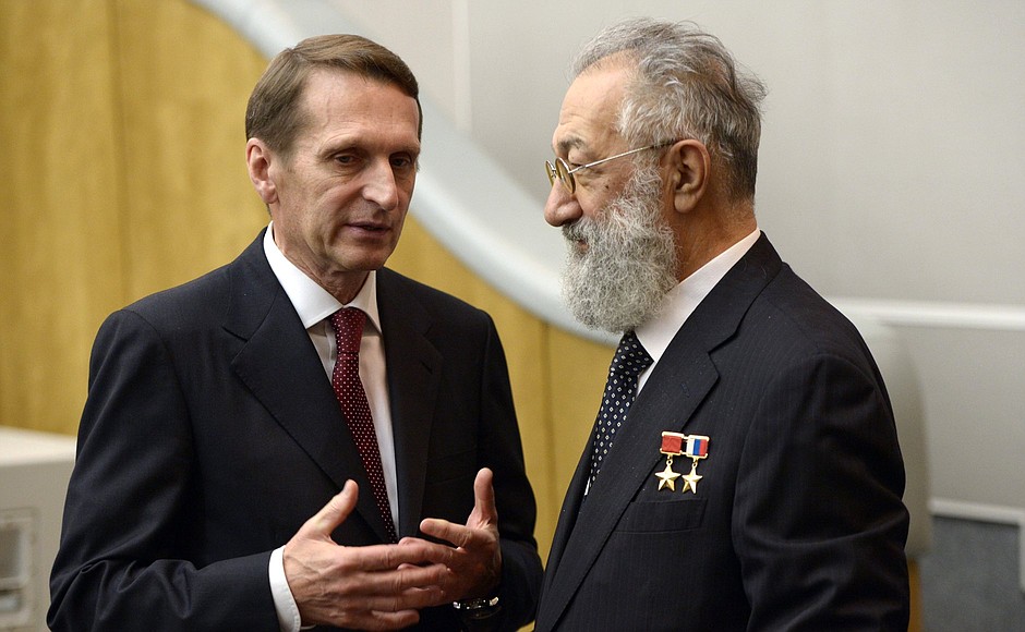 Sergei Naryshkin and Artur Chilingarov before the first meeting of the State Duma of the seventh convocation.