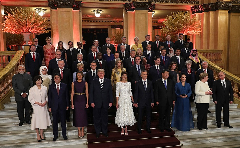 Group photo of the G20 summit participants before a gala concert.