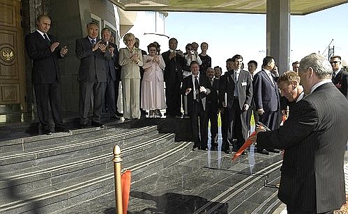 На церемонии открытия комплекса зданий посольства России в Казахстане.